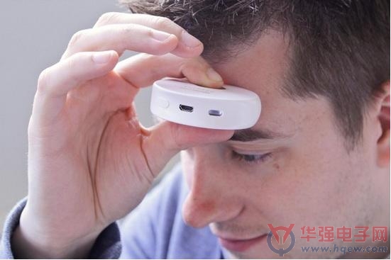 测体温心率血压 直接把它放在额头上就行