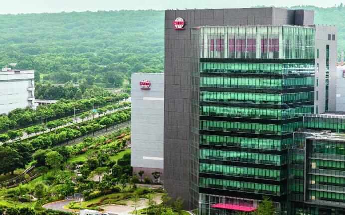 台积电核准千亿预算 为拉大与三星、英特尔差距
