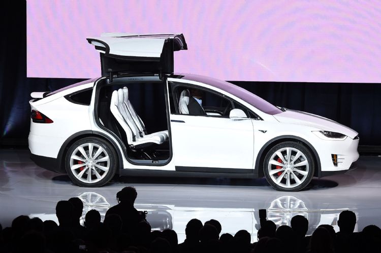 从Tesla到Gogoro 电动车充电技术的瓶颈与突破