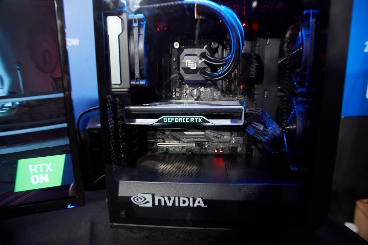 NVIDIA中低阶四箭齐发　力逼超微市占退守2成